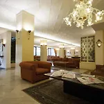 Executive מלון