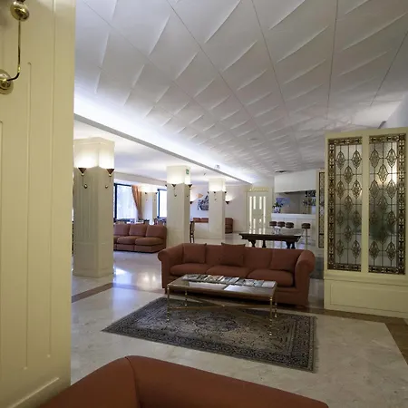 Отель Executive