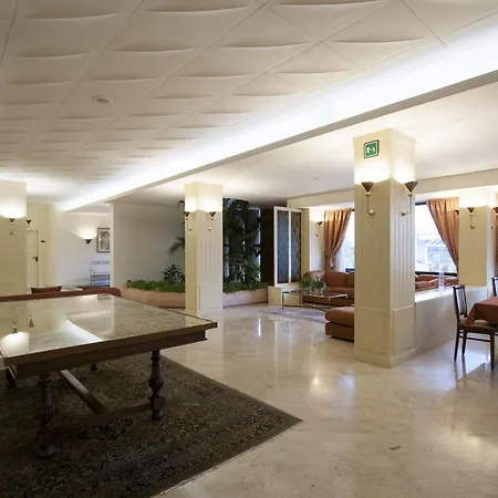 Отель Executive