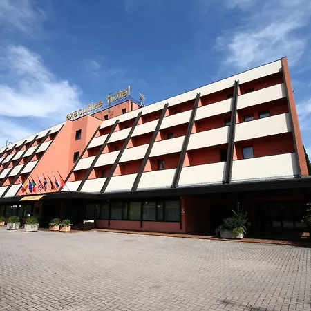 Отель Executive