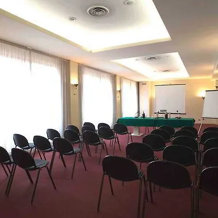 Executive 4* 피오라노모데네세